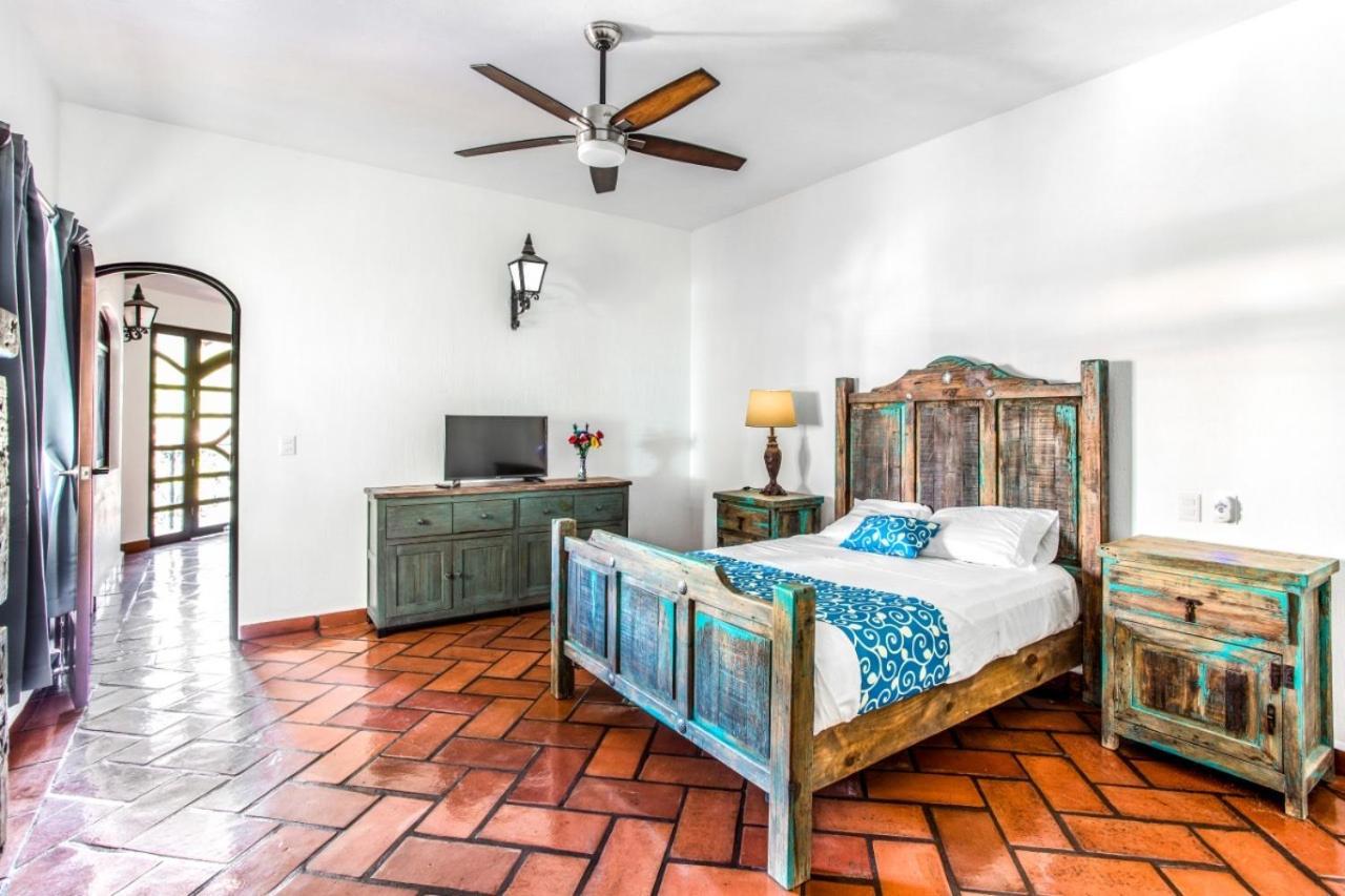 Caroline Bella Bed & Breakfast Ajijic Exterior photo