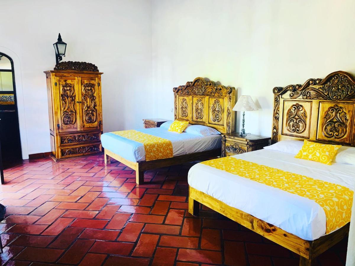 Caroline Bella Bed & Breakfast Ajijic Exterior photo